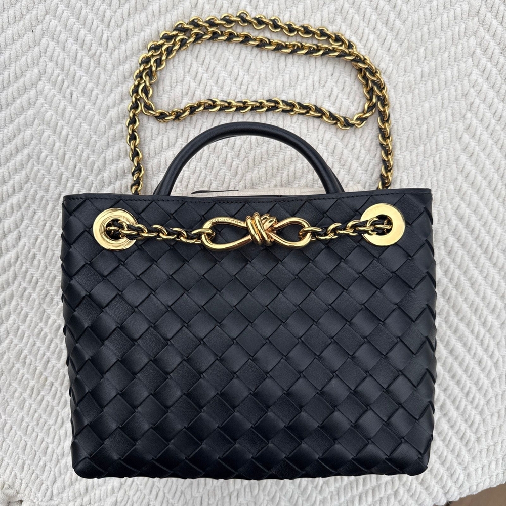 (NEW) BOTTEGA VENETA SMALL ANDIAMO CHAIN
